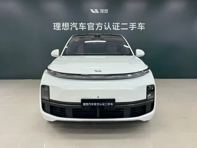 Li Auto L8 — Фото автомобиля 2