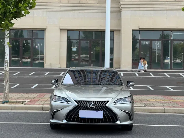 Lexus ES — Фото автомобиля 2