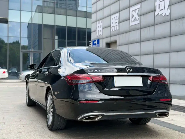 Mercedes-Benz E-Class — Фото автомобиля 7