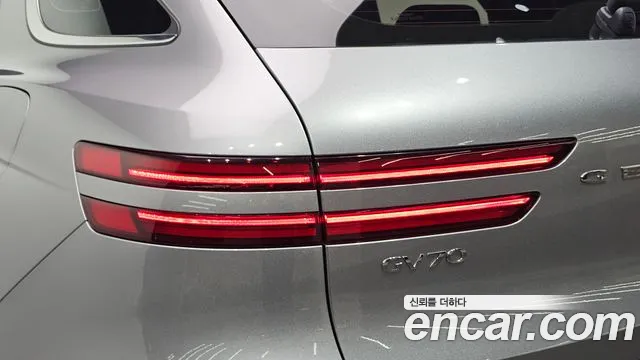 Genesis GV70 — Фото автомобиля 23