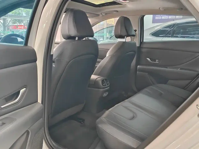 Hyundai Elantra — Фото автомобиля 8