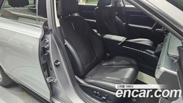 Hyundai Grandeur Grandeur (GN7) 2.5 Бензин 2WD — Фото автомобиля 11