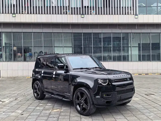Land Rover Land Rover Defender 2025 110 3.0T P400 -Dynamic HSE — Фото автомобиля 3