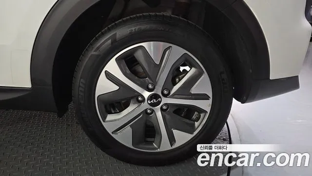 Kia Niro — Фото автомобиля 18
