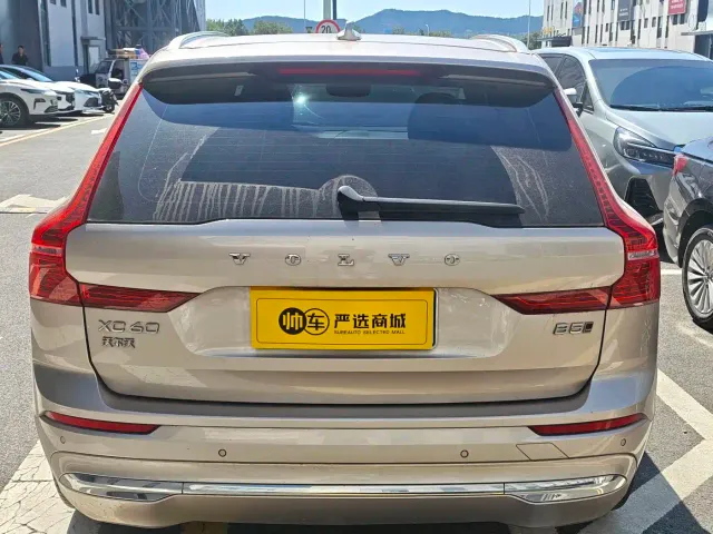 Volvo XC60 — Фото автомобиля 5