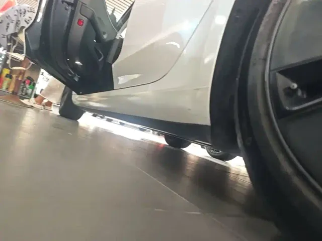 Tesla Model 3 — Фото автомобиля 21