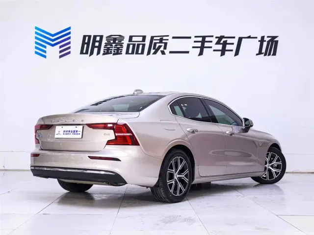 Volvo S60 — Фото автомобиля 7