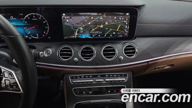 Mercedes-Benz E-Class — Фото автомобиля 10