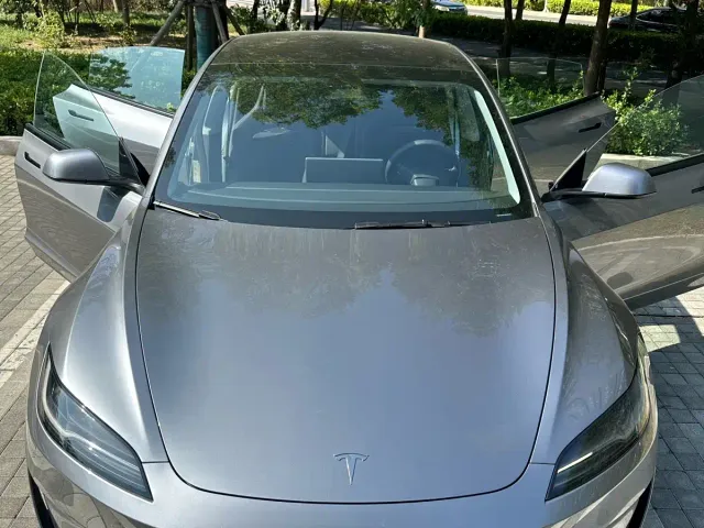 Tesla Model 3 — Фото автомобиля 9