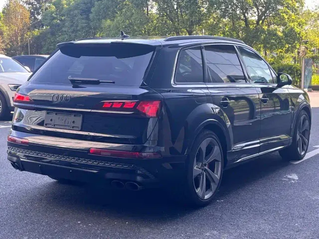 Audi SQ7 — Фото автомобиля 5