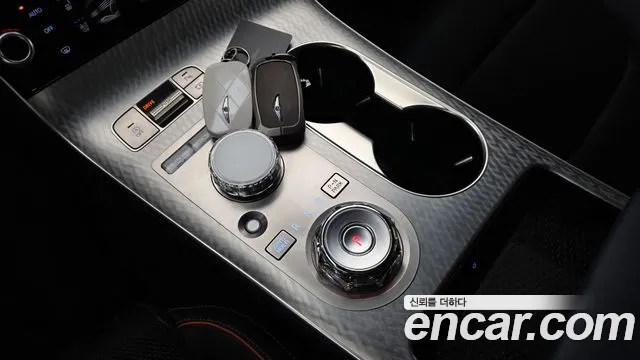 Genesis GV70 — Фото автомобиля 8