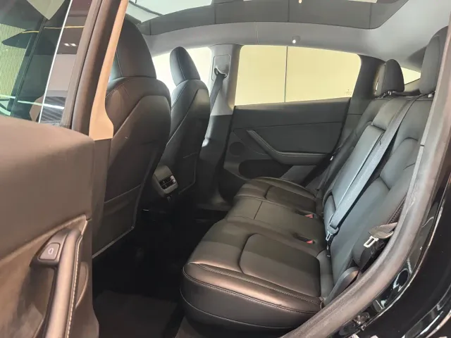 Tesla Model Y — Фото автомобиля 6