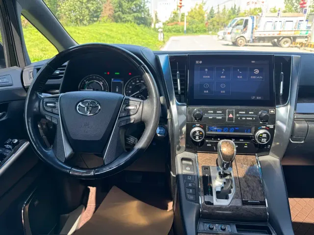 Toyota Vellfire — Фото автомобиля 19