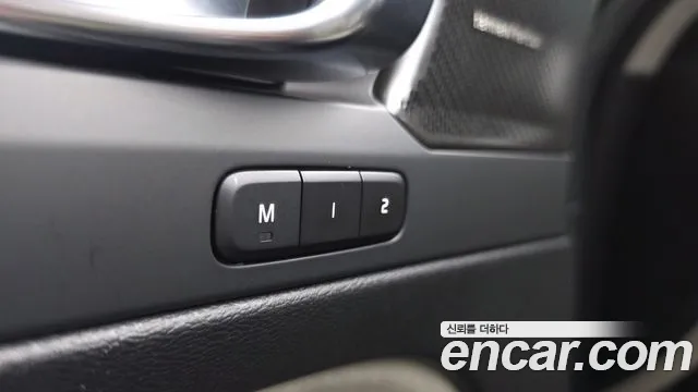 Вольво XC40 — Фото автомобиля 27