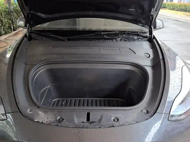 Tesla Model Y — Фото автомобиля 19