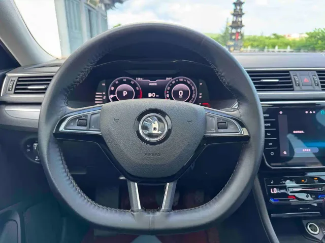 Skoda Superb — Фото автомобиля 15