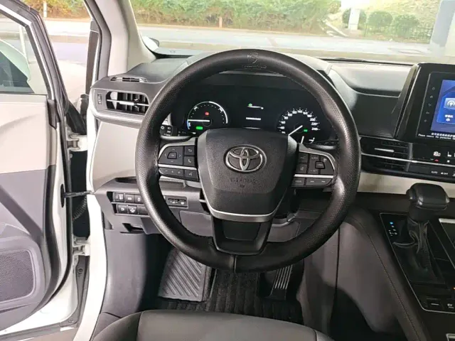 Toyota Granvia — Фото автомобиля 10