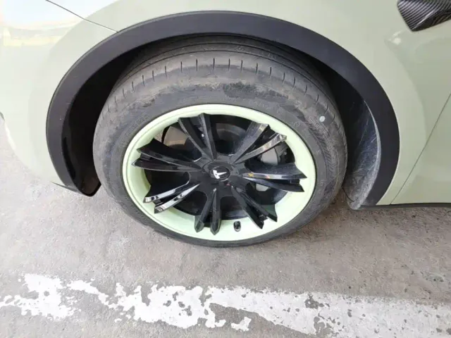 Tesla Model Y — Фото автомобиля 22