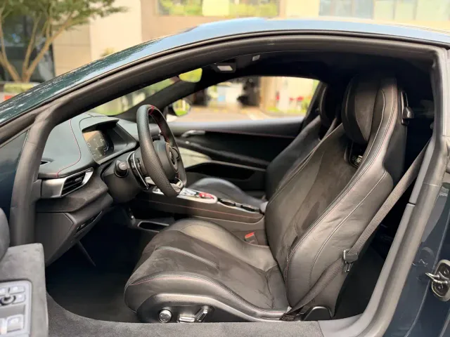Lotus Emira — Фото автомобиля 23