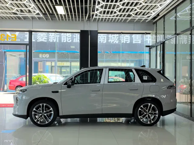 Leapmotor C10 — Фото автомобиля 4