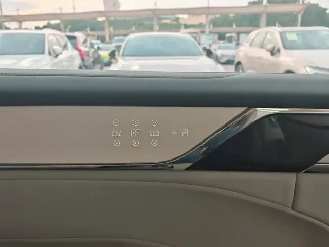 Volvo EM90 — Фото автомобиля 19