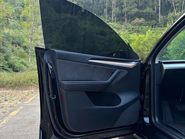 Tesla Model Y — Фото автомобиля 15