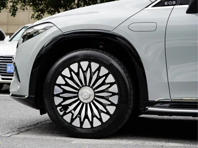 Mercedes-Benz Maybach EQS SUV — Фото автомобиля 8