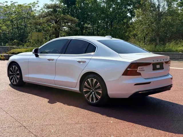 Volvo S60 — Фото автомобиля 7
