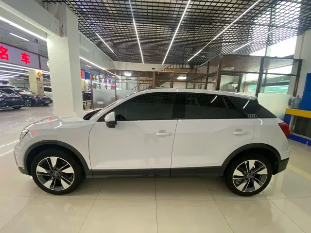 Audi Q2L — Фото автомобиля 5