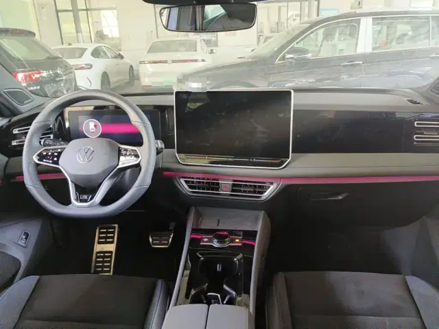 Volkswagen Tiguan L — Фото автомобиля 12