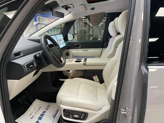 Li Auto MEGA — Фото автомобиля 8