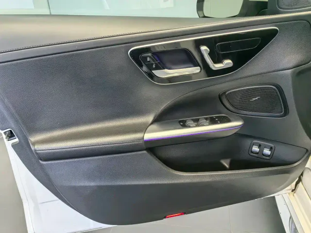 Mercedes-Benz Mercedes-Benz C-Class New Energy 2023 C 350 eL — Фото автомобиля 16