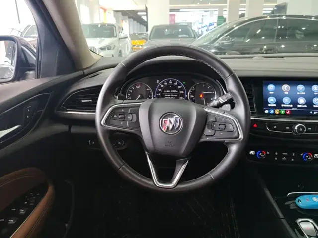 Buick Regal — Фото автомобиля 10