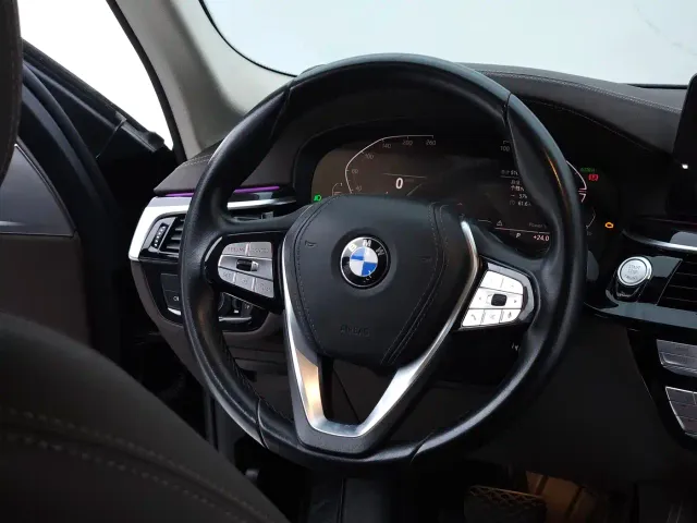 BMW 5 Series — Фото автомобиля 12