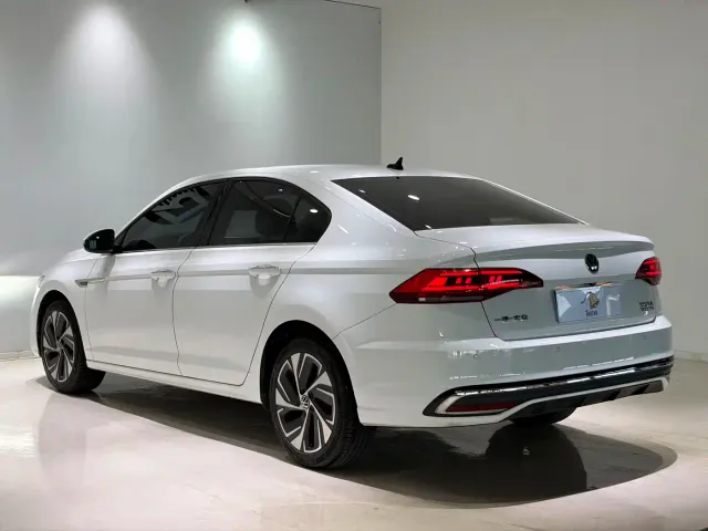Volkswagen Bora — Фото автомобиля 4