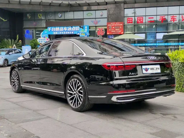 Audi A8 — Фото автомобиля 4