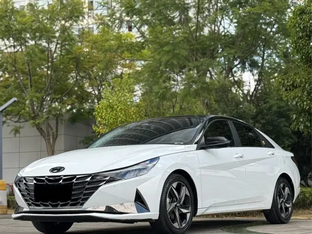 Hyundai Elantra — Фото автомобиля 2