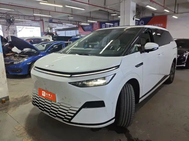 Фотография автомобиля — Xpeng X9