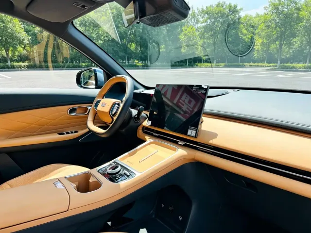 Geely Galaxy Starship 7 EM-i — Фото автомобиля 13