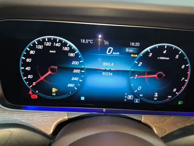 Mercedes-Benz E-Class — Фото автомобиля 11