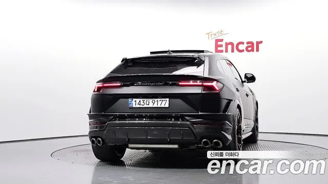Lamborghini Urus — Фото автомобиля 4