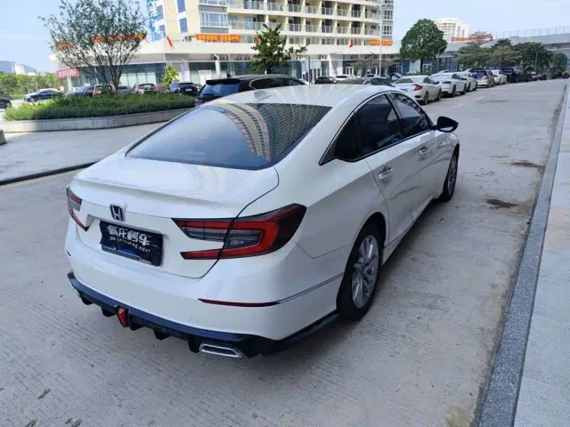 Honda Accord — Фото автомобиля 4