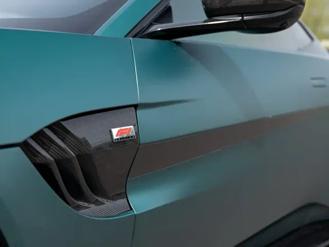 Aston Martin V8 Vantage — Фото автомобиля 9
