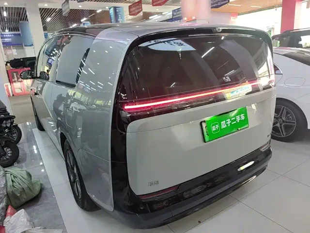 Li Auto MEGA — Фото автомобиля 4