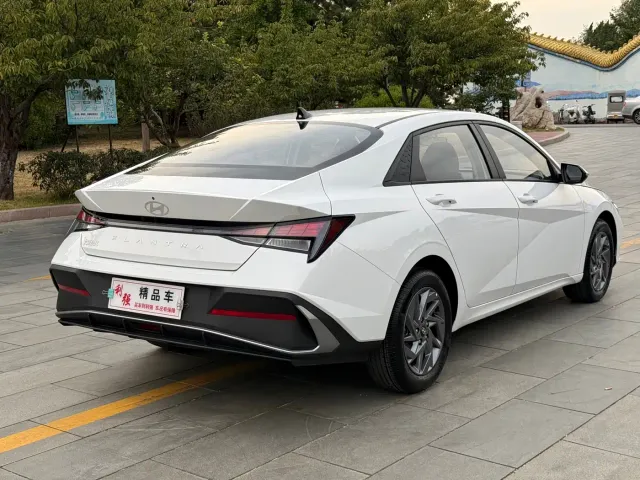 Hyundai Elantra — Фото автомобиля 15