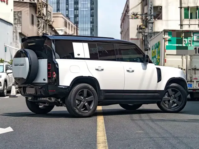 Land Rover Land Rover Defender 2023 Model 110 3.0T P400 X-DYNAMIC HSE — Фото автомобиля 3