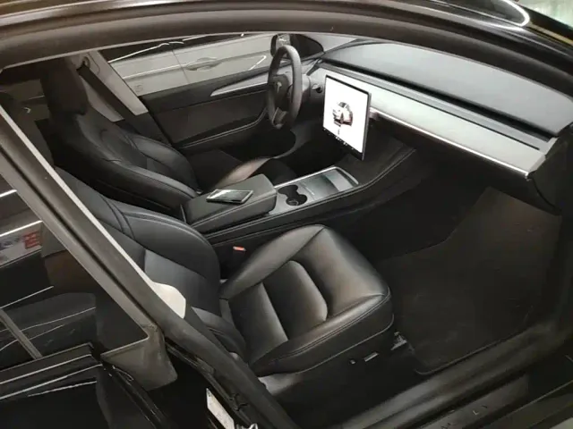 Tesla Model Y — Фото автомобиля 24