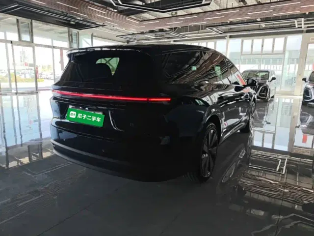 Li Auto i8 — Фото автомобиля 6