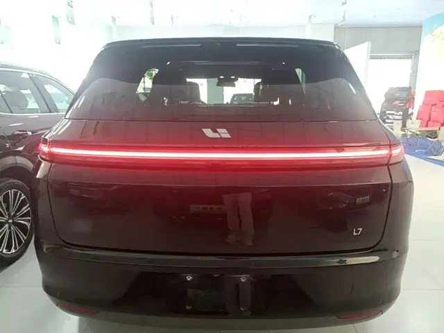 Li Auto L7 — Фото автомобиля 5