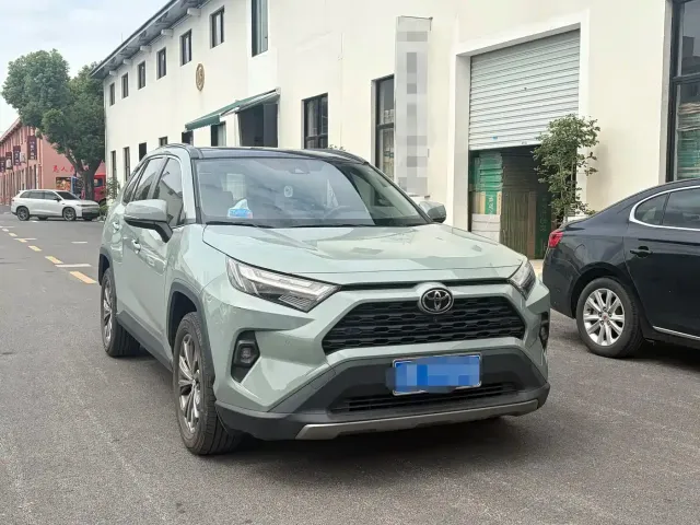 Toyota RAV4 — Фото автомобиля 3
